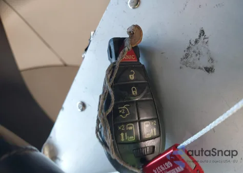 2013 Chrysler Town & Country Touring z USA, uszkodzony, nr VIN 2C4RC1BG4DR637807